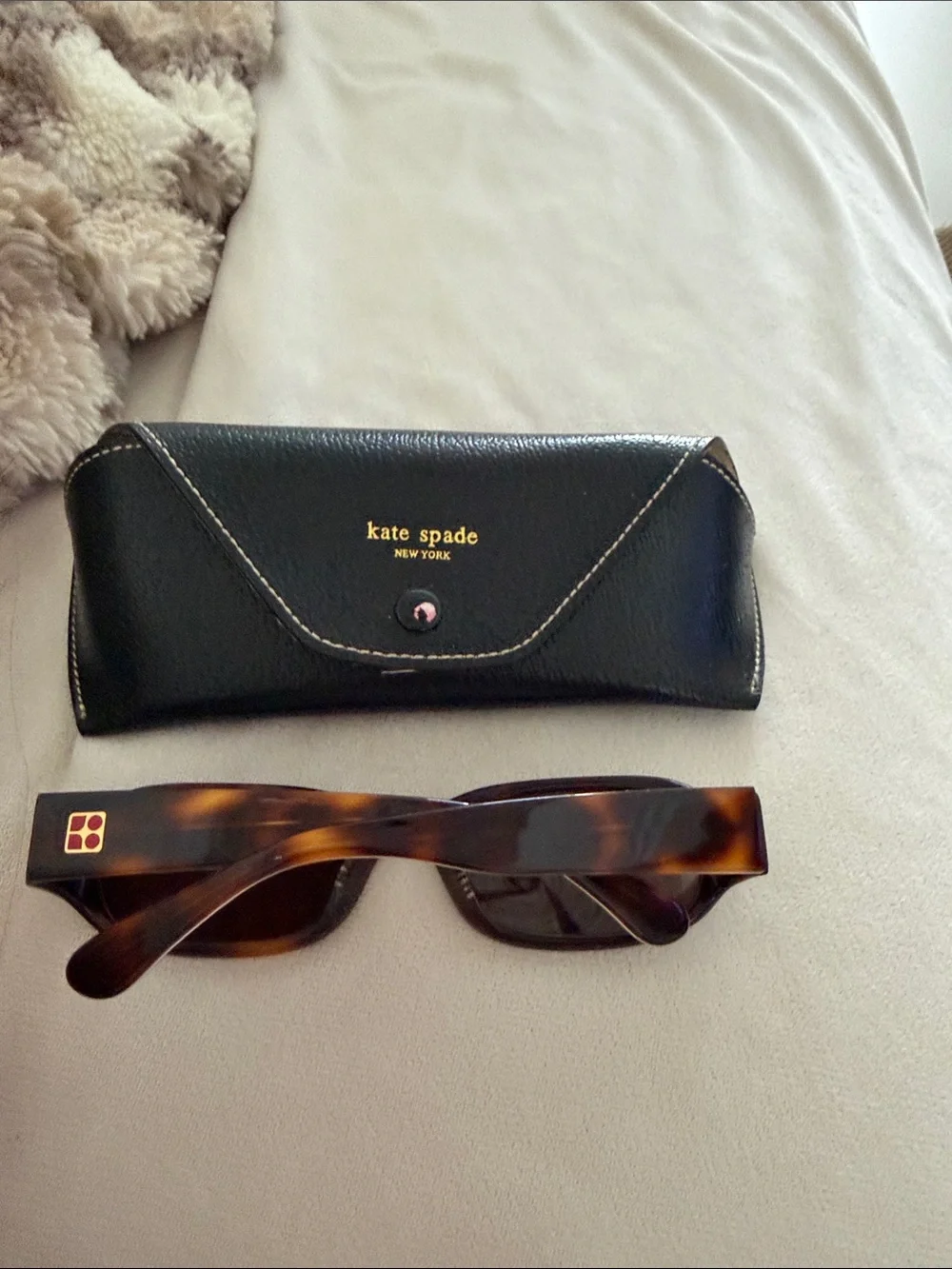 kate spade Black Case with Brown Tortoiseshell Sunglasses